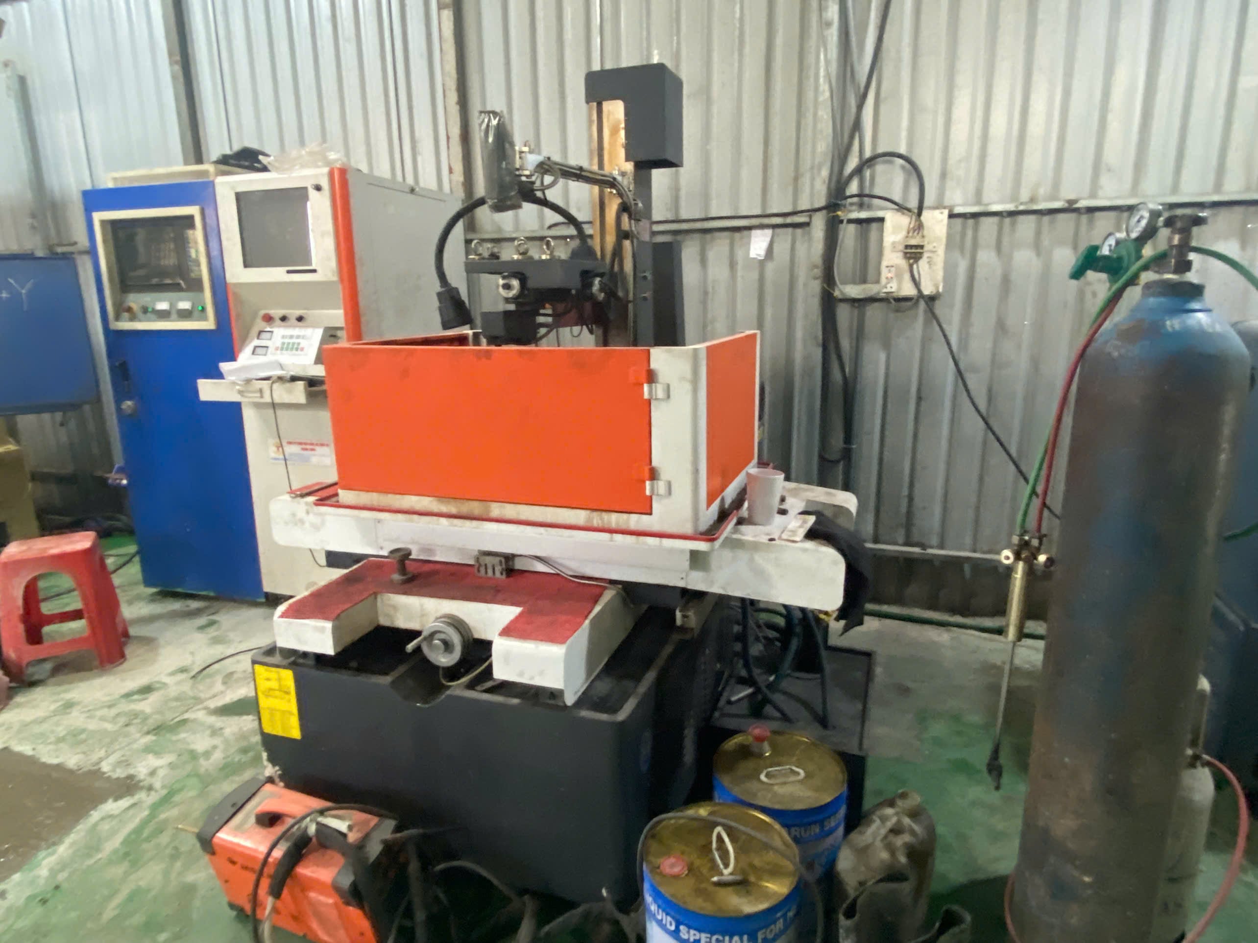 EDM machine